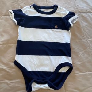 Baby gap onesie 6-12